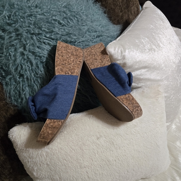 Blue Wedge Sandals By Blowfish Malibu Size 7 1/2 NWOT. Never Worn!! - Picture 2 of 6